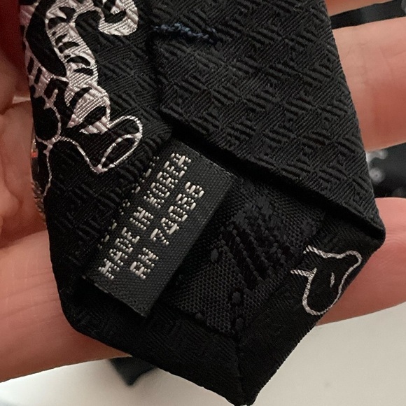 Tigger & Pooh Silk Tie Black 100‎ Acre Collection - Picture 4 of 5